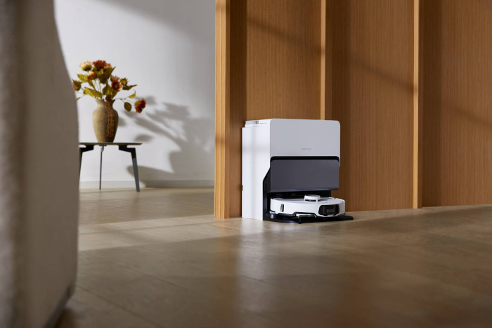 Die Basisstation des Roborock S8 MaxV hat Tanks für Frisch- und Gebrauchtwasser. (Bild: Roborock)